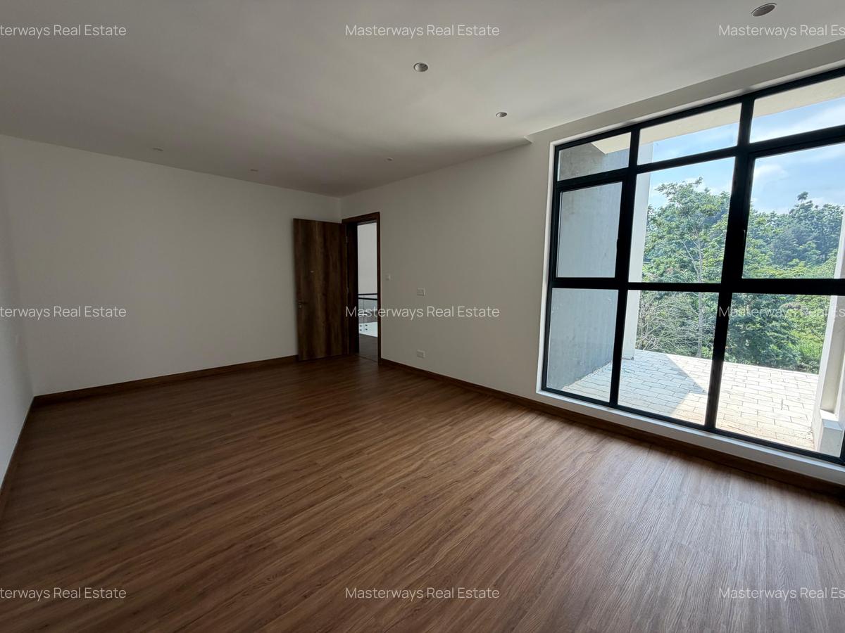 5 Bed Villa with En Suite in Nyari - 17