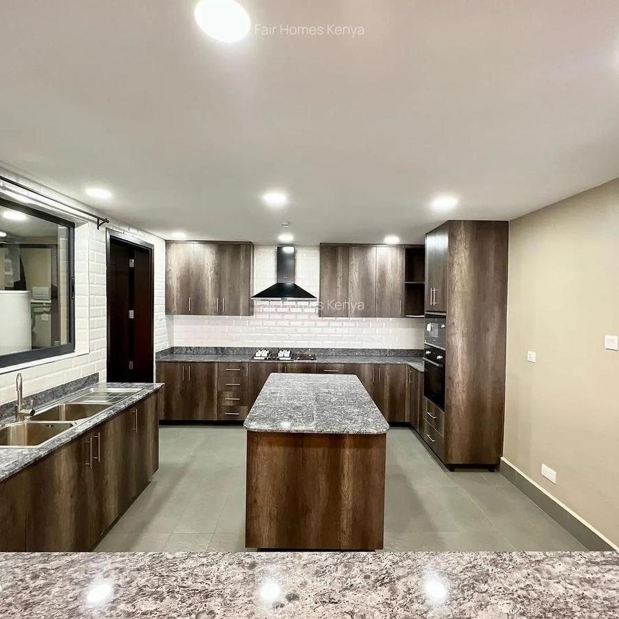 4 Bed Apartment with En Suite at Valley Arcade - 2