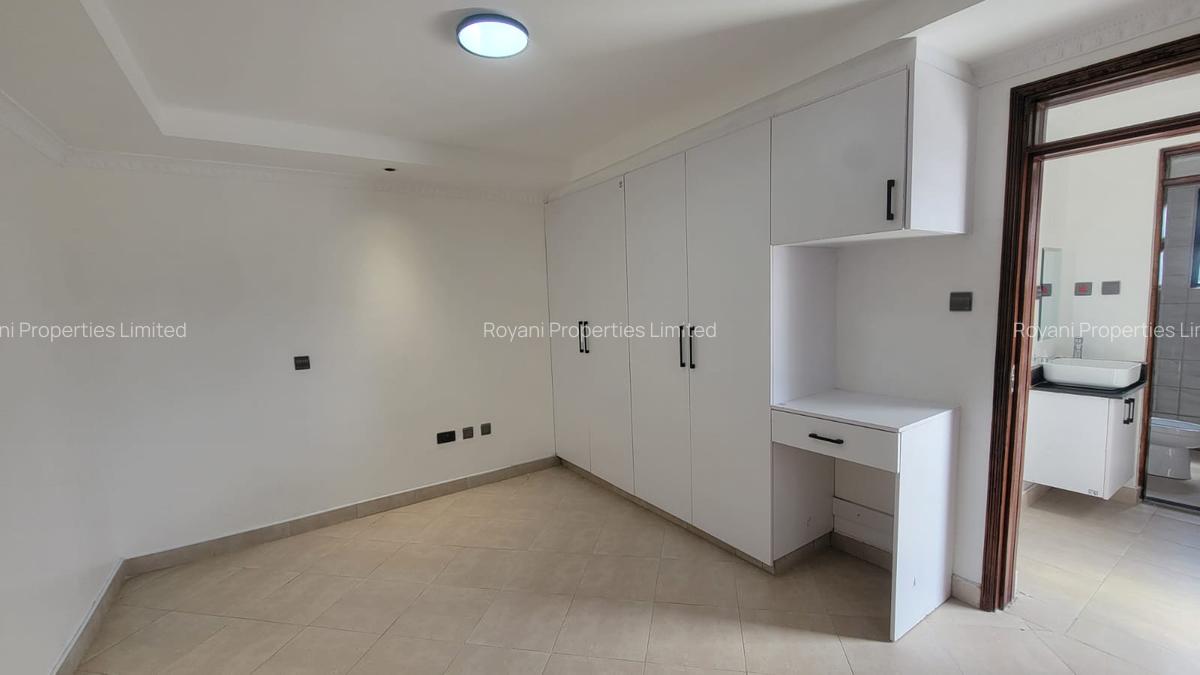 6 Bed House with En Suite in Membley - 15