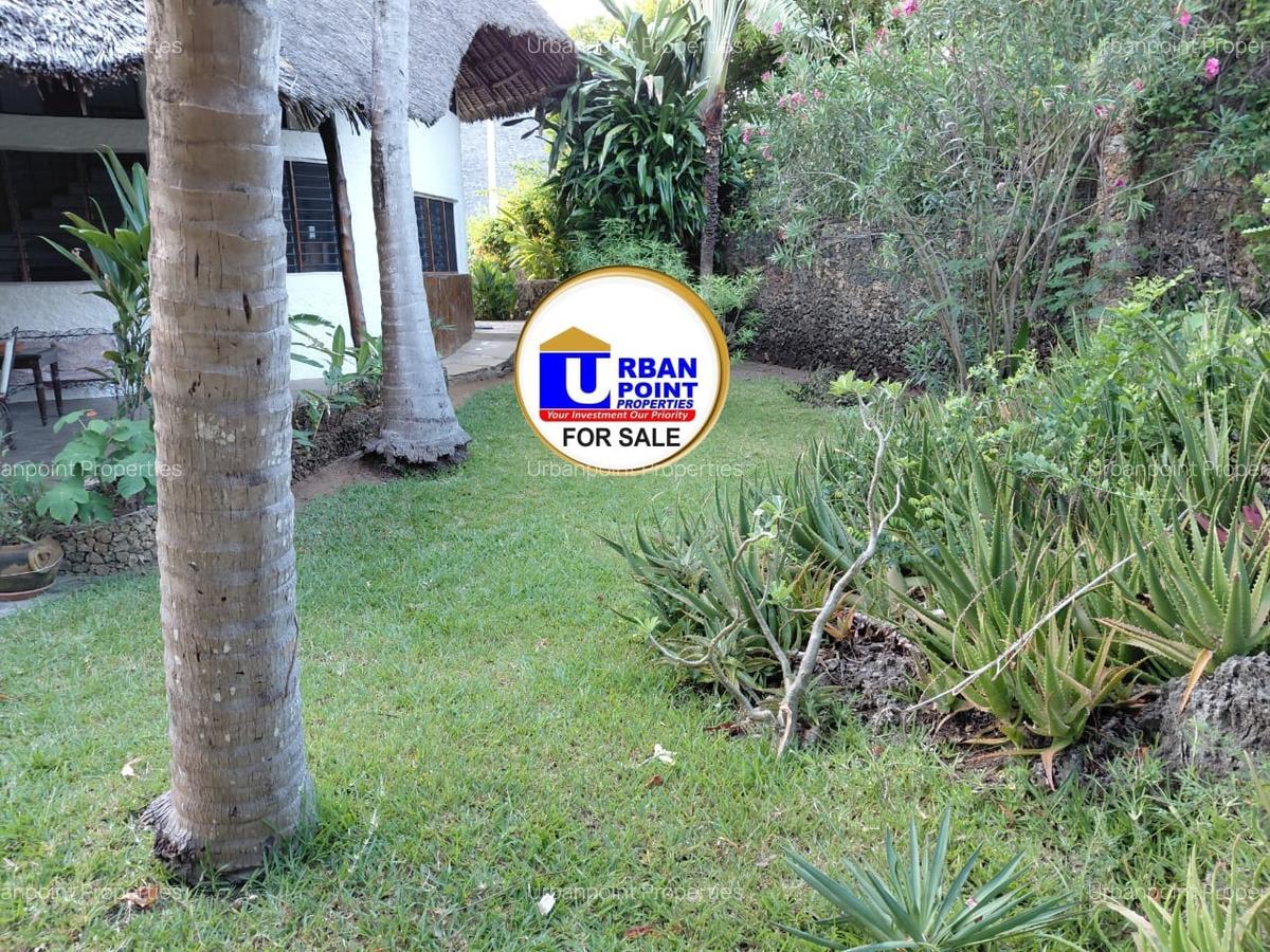 4 Bed Villa with En Suite in Watamu - 12