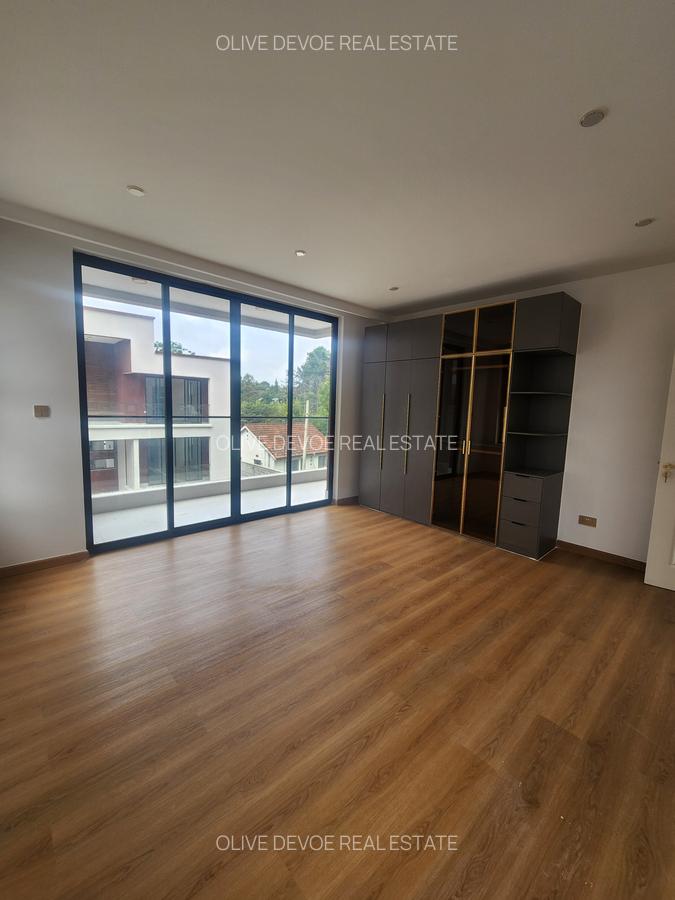 5 Bed Townhouse with En Suite in Lavington - 17