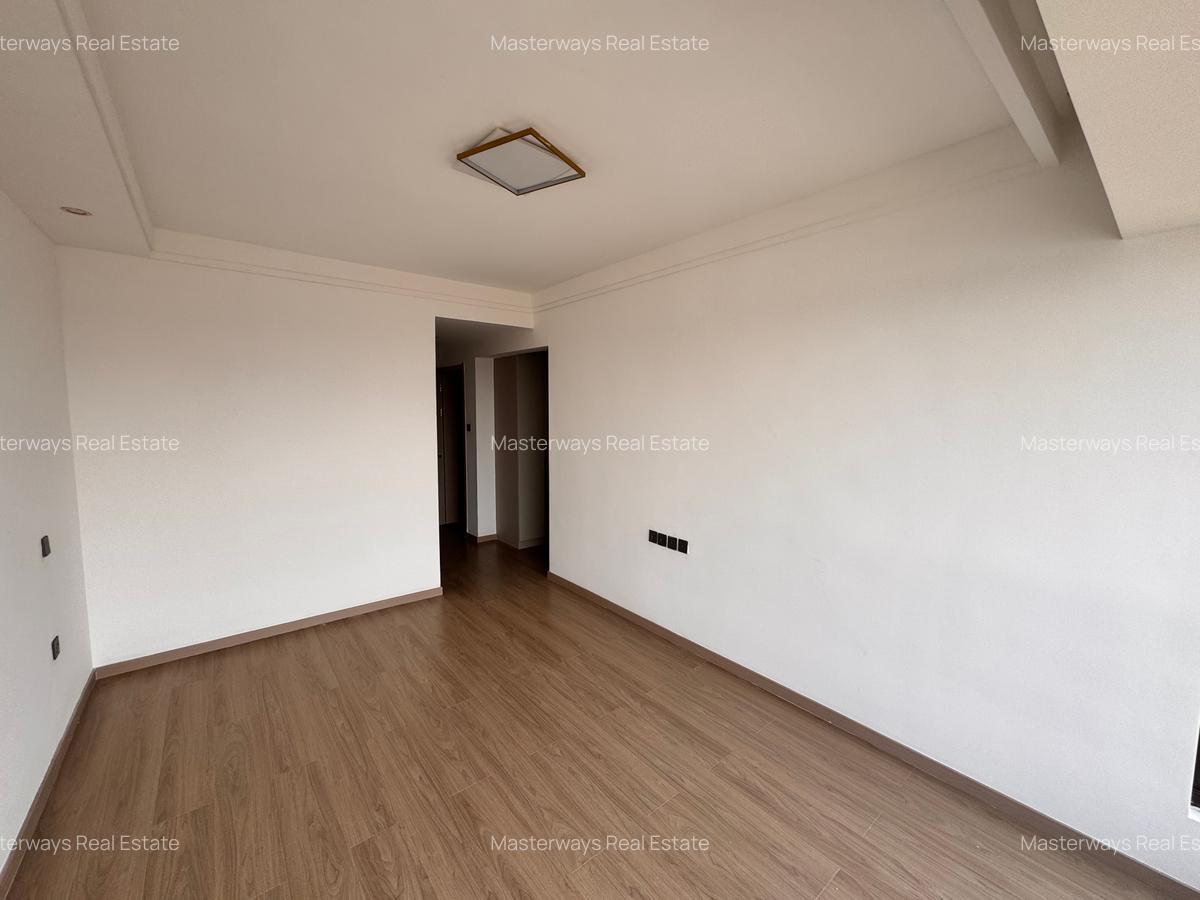 3 Bed Apartment with En Suite in Riverside - 3