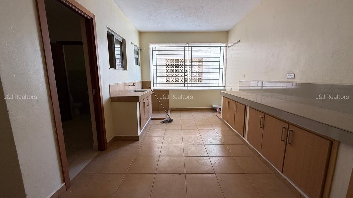 4 Bed Apartment with En Suite in Kileleshwa - 15