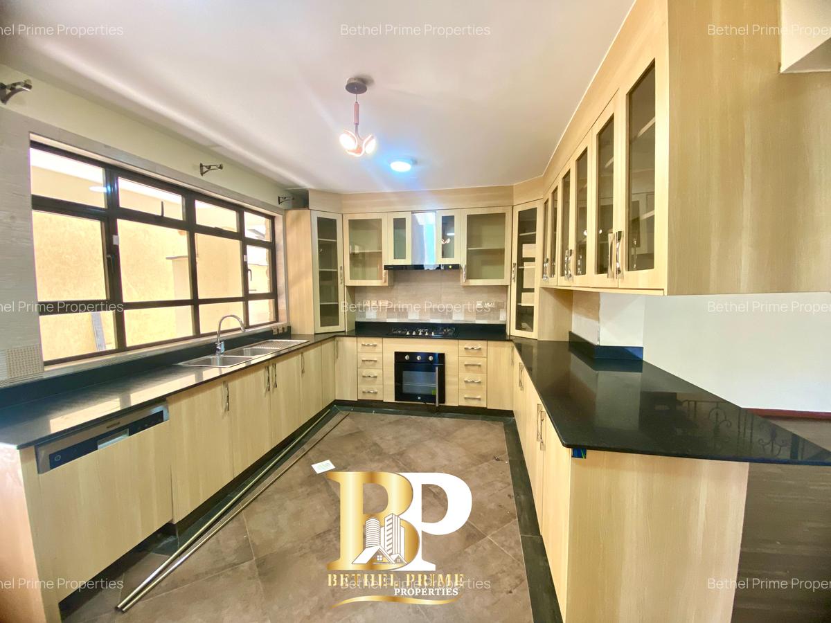 5 Bed Townhouse with En Suite in Lavington - 18