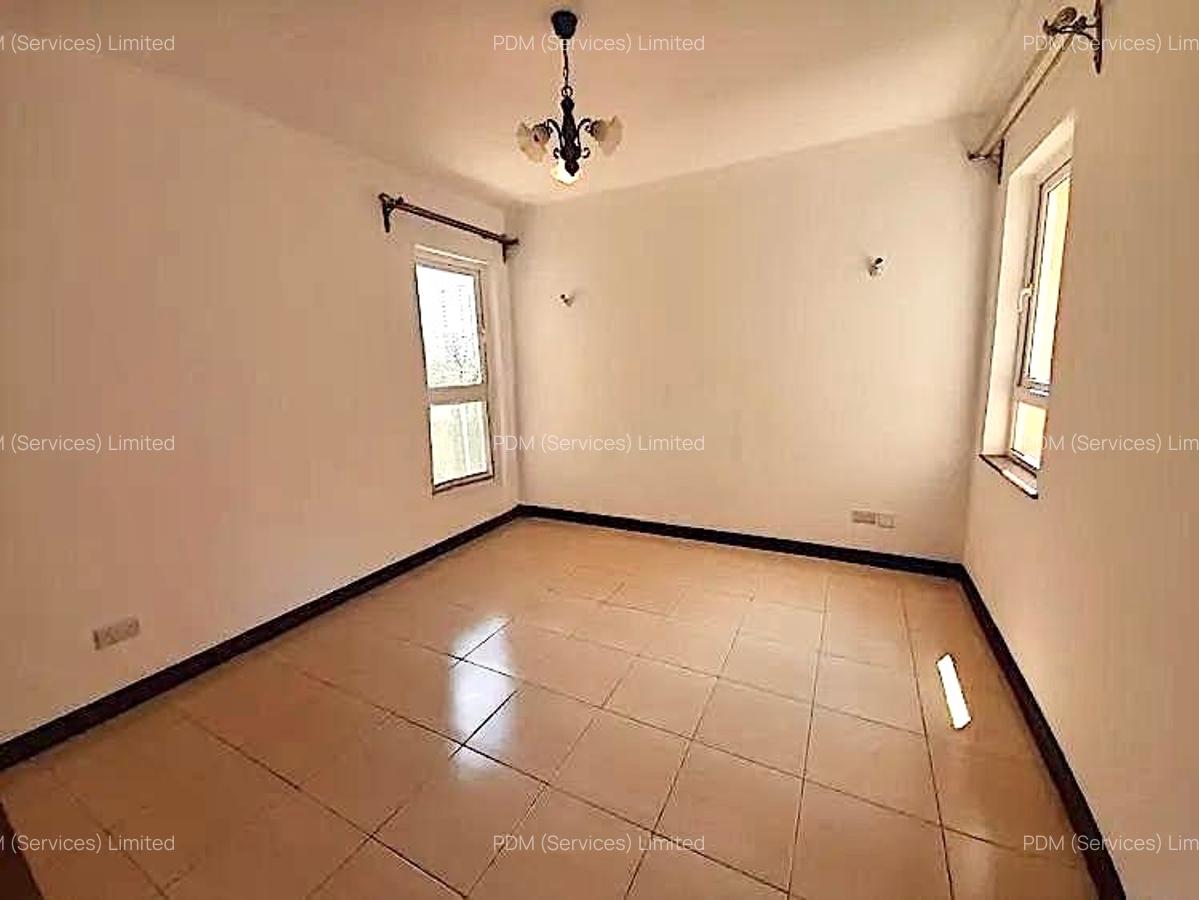 2 Bed Apartment with En Suite in Brookside - 5