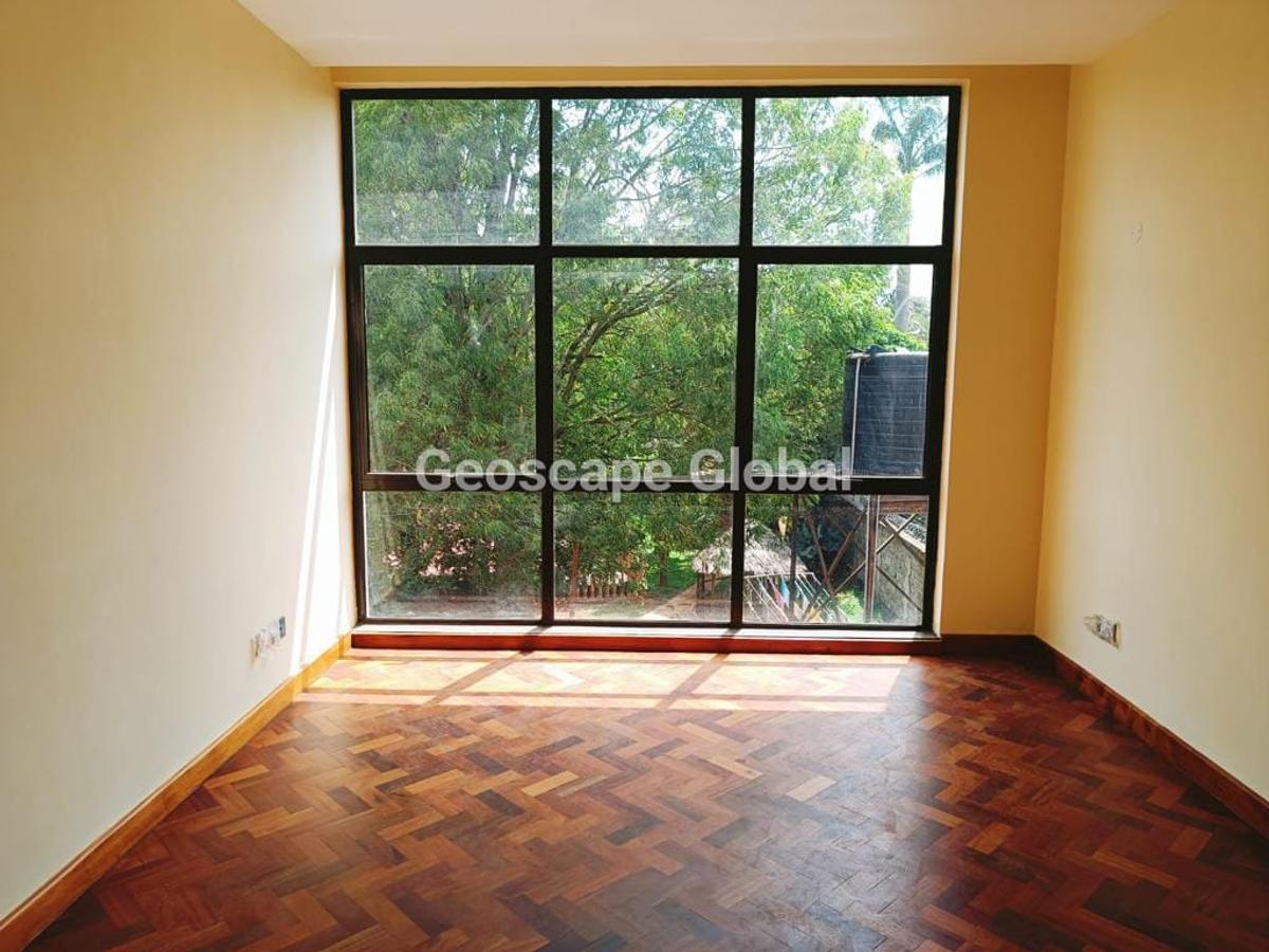 5 Bed Townhouse with En Suite in Lavington - 10