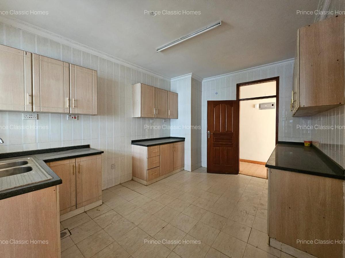 3 Bed Apartment with En Suite in Lavington - 7