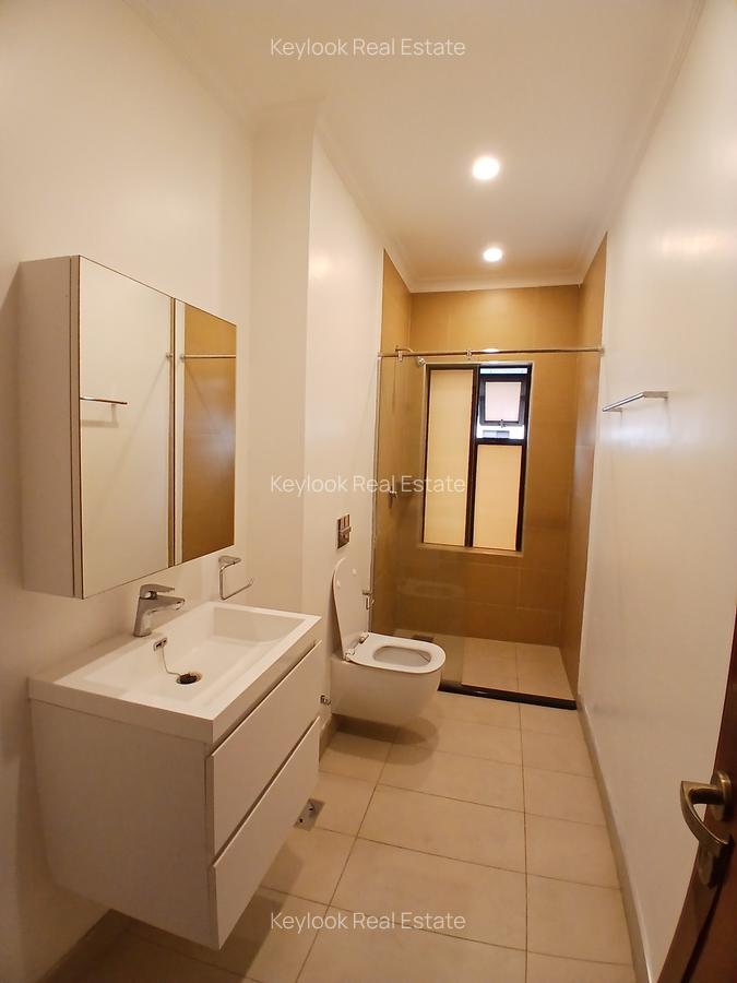 4 Bed Townhouse with En Suite at Lavington - 14