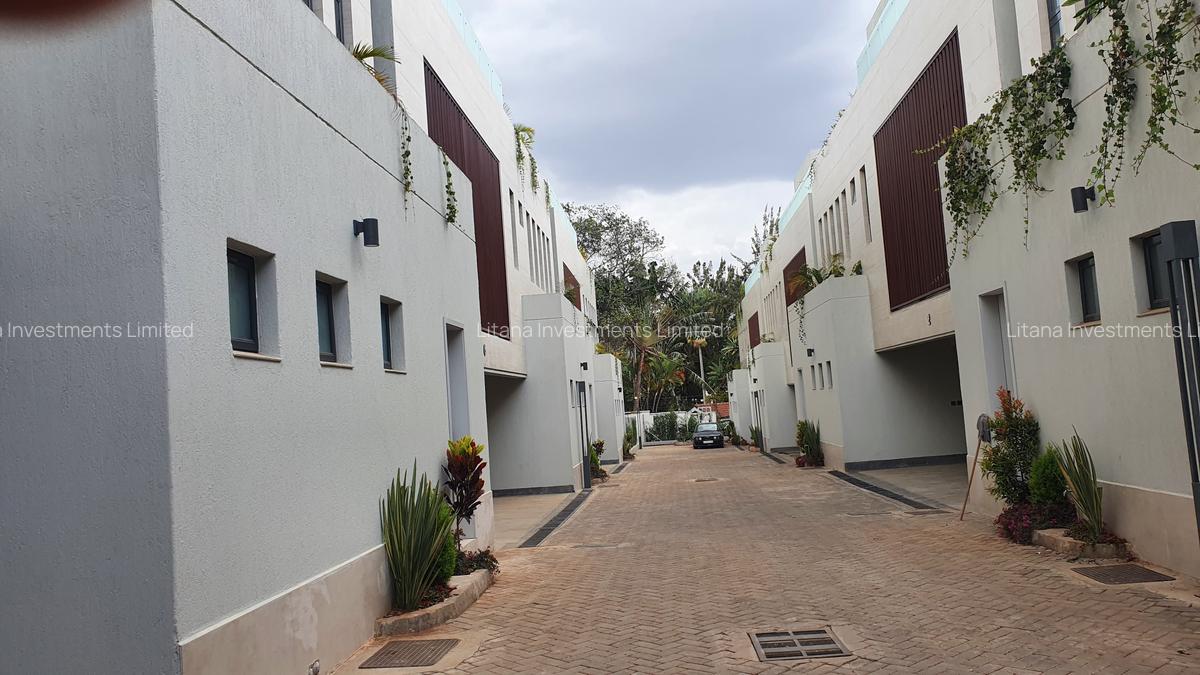 5 Bed Townhouse with En Suite in Lavington - 14