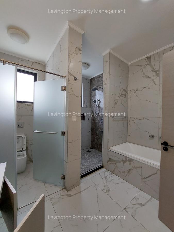 5 Bed House with En Suite at Lavington Green - 15