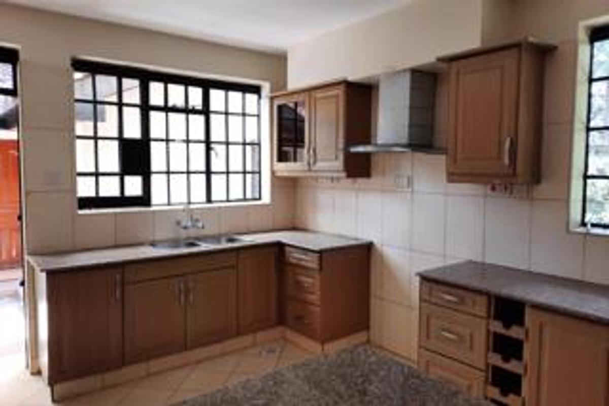 5 Bed Townhouse with En Suite at Lavington Green - 10