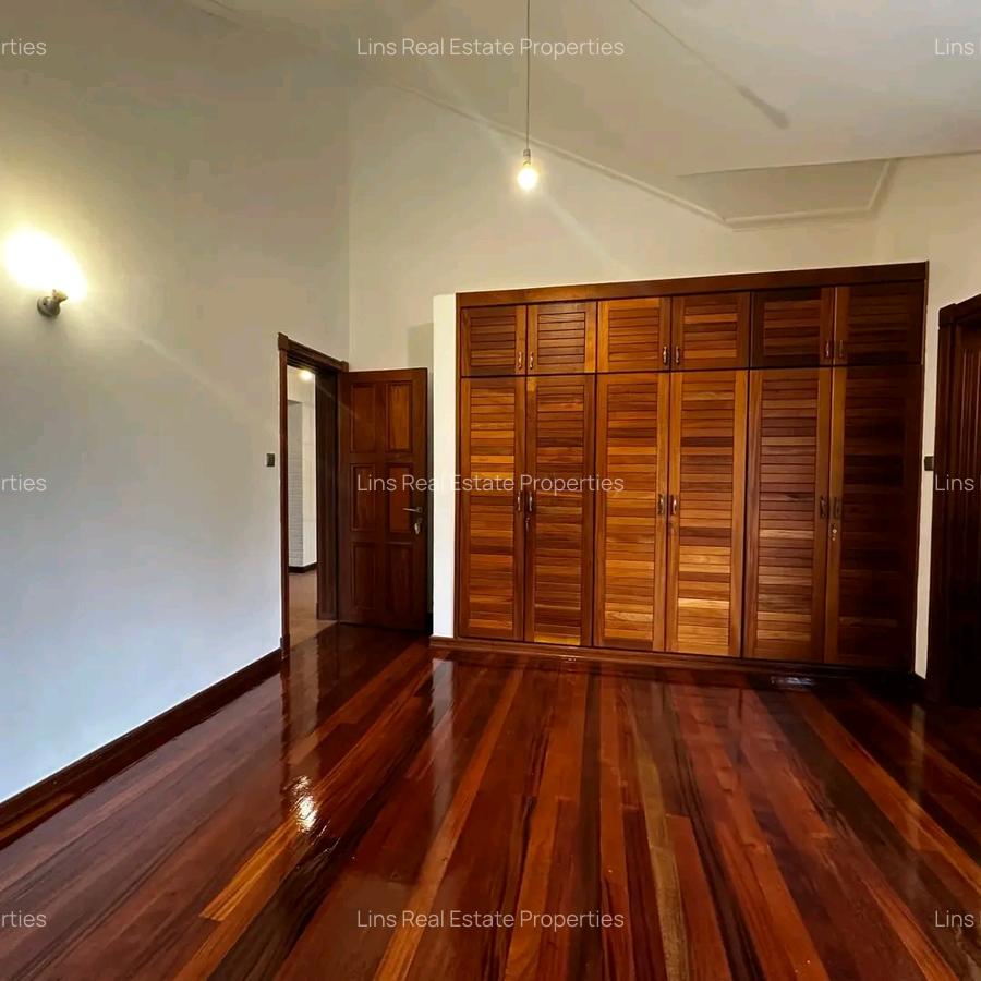 4 Bed Townhouse with En Suite in Spring Valley - 4