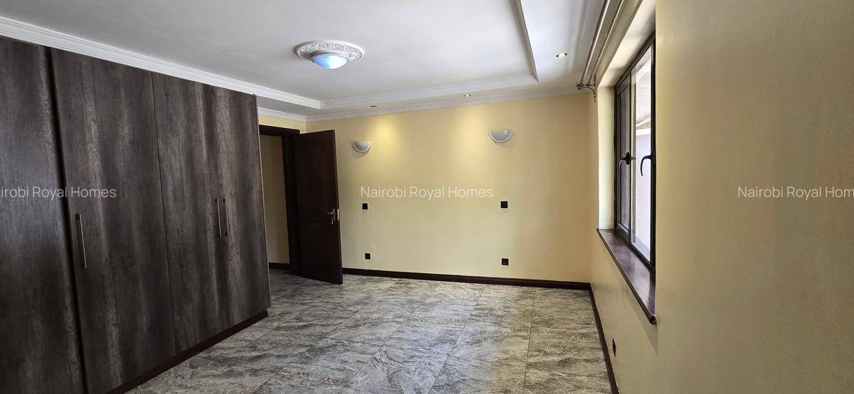 5 Bed Townhouse with En Suite at Lavington Road - 6