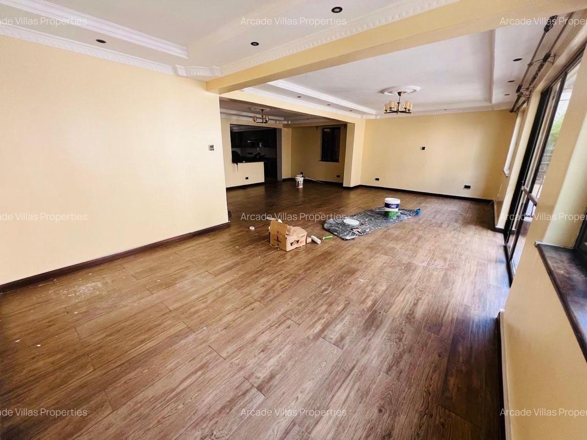 5 Bed Townhouse with En Suite in Lavington - 1