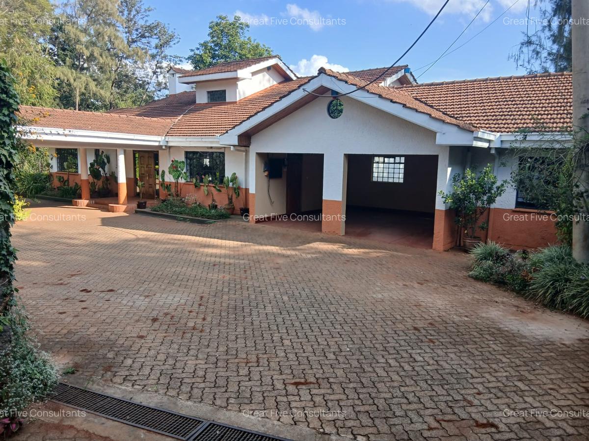 5 Bed Villa with En Suite in Runda - 3