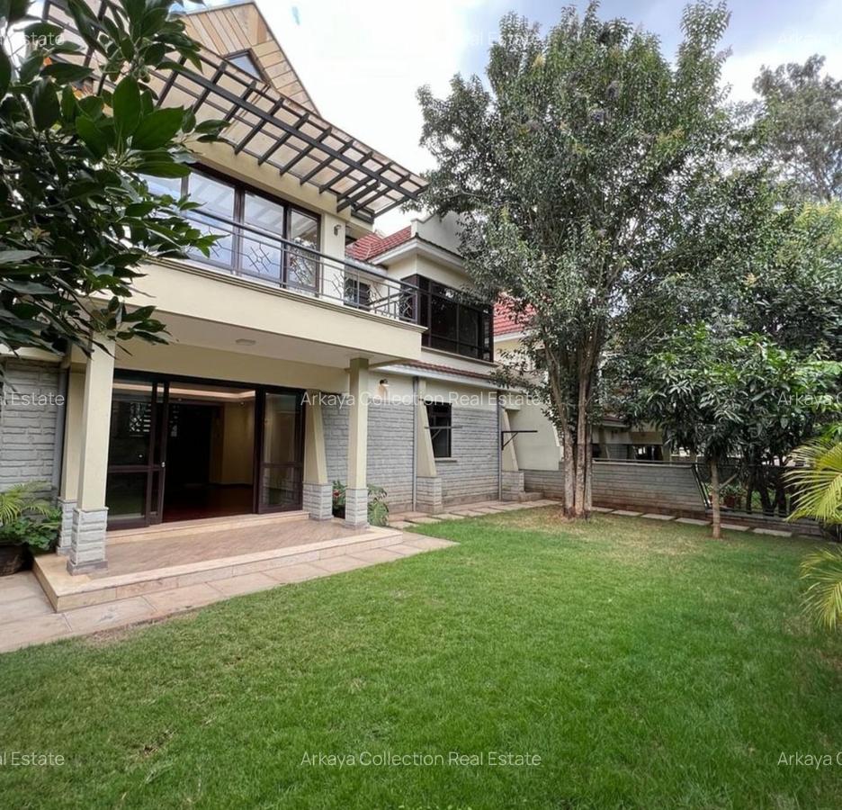 5 Bed House with En Suite in Lavington - 11