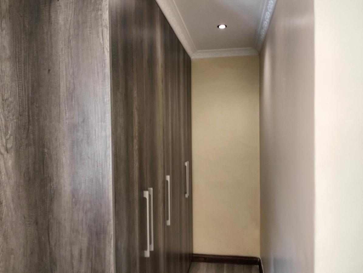 5 Bed Townhouse with En Suite in Lavington - 17