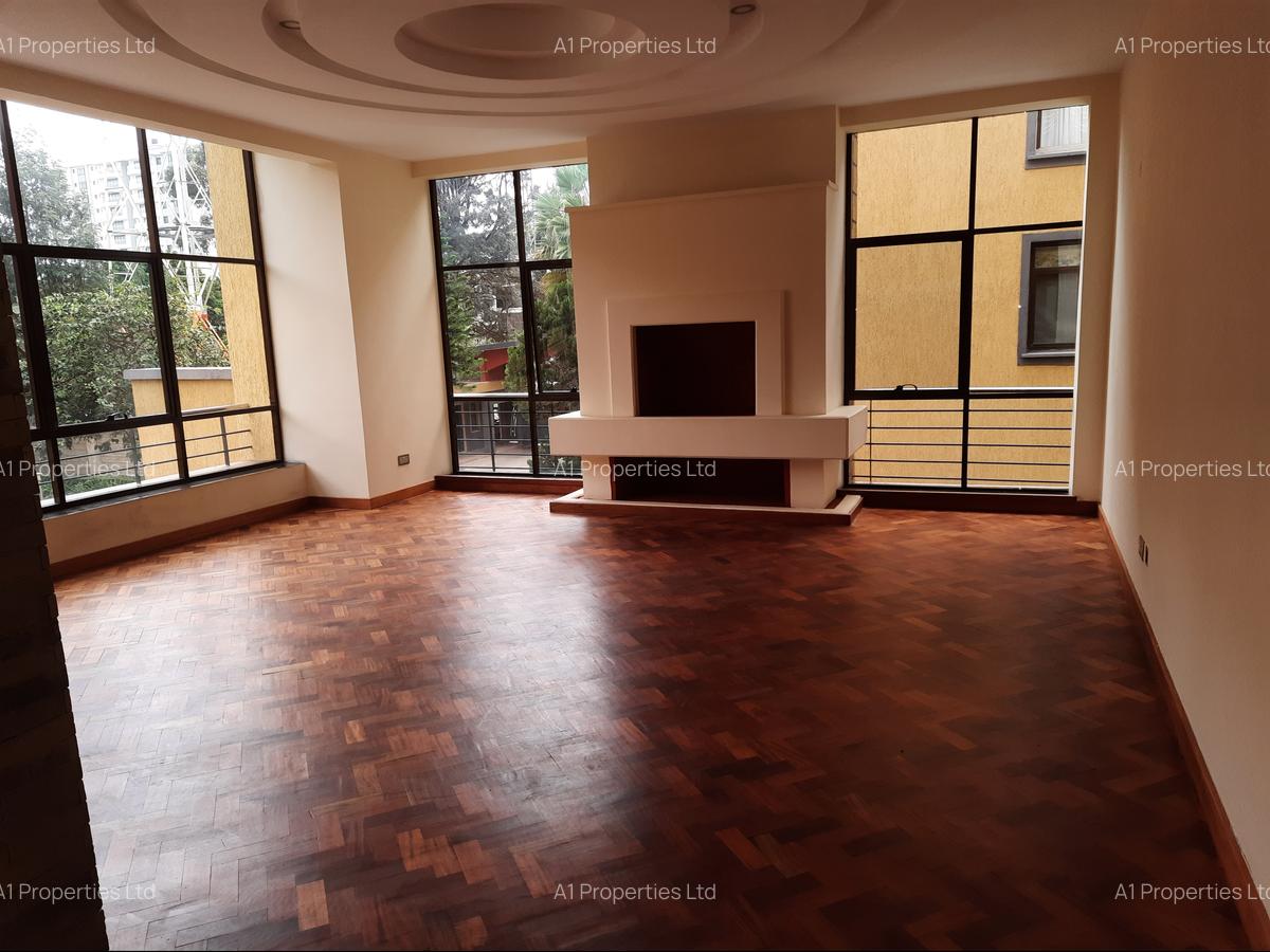 5 Bed Townhouse with En Suite in Lavington - 3