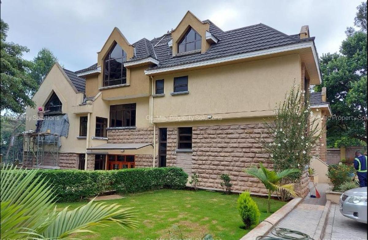 5 Bed House with En Suite in Lavington - 3