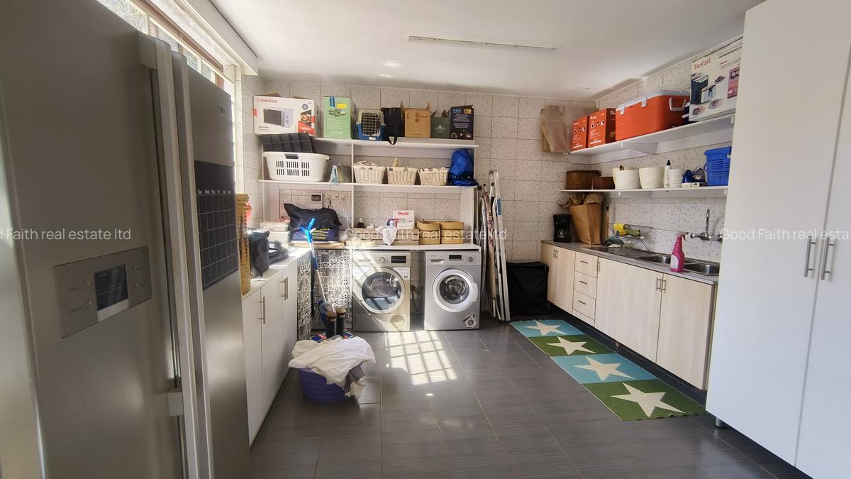 5 Bed House with En Suite in Runda - 10