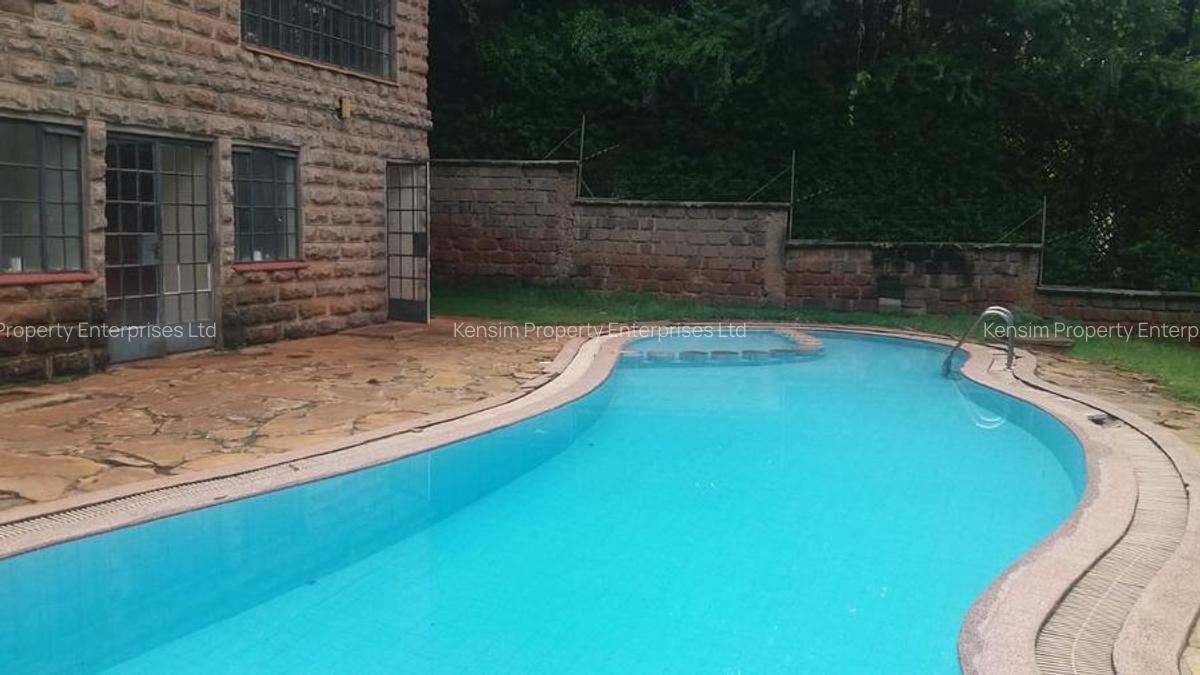 5 Bed Townhouse with En Suite in Rosslyn - 3