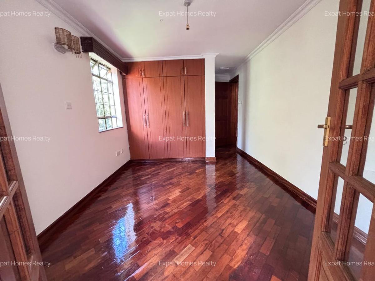 4 Bed Townhouse with En Suite in Lavington - 11