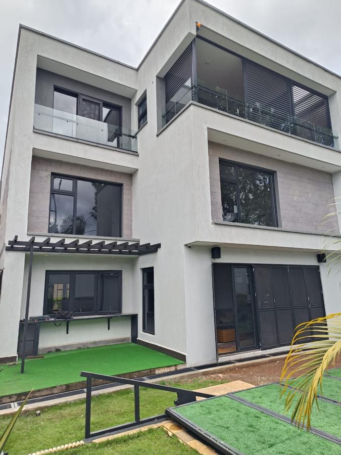 5 Bed Townhouse with En Suite at Jacaranda - 3