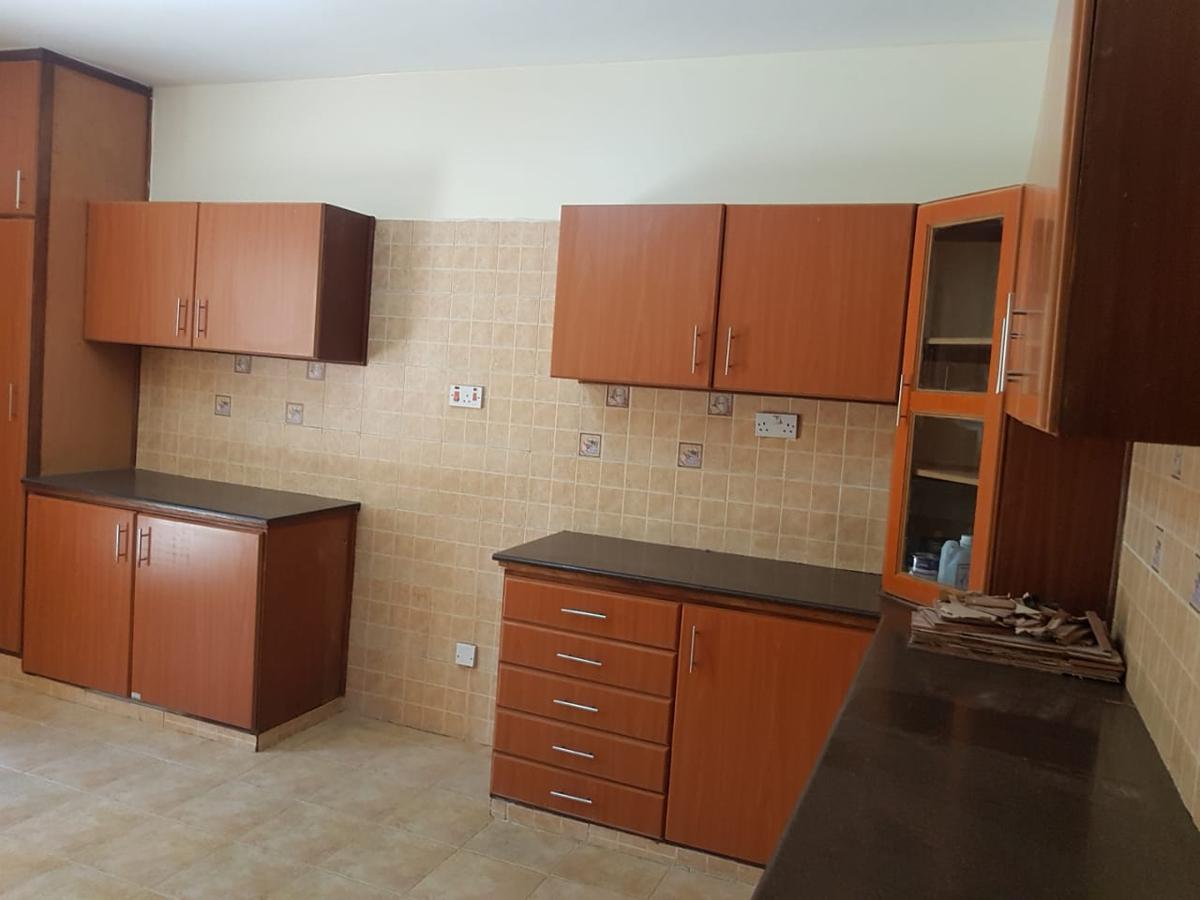 5 Bed Villa with En Suite in Lavington - 5