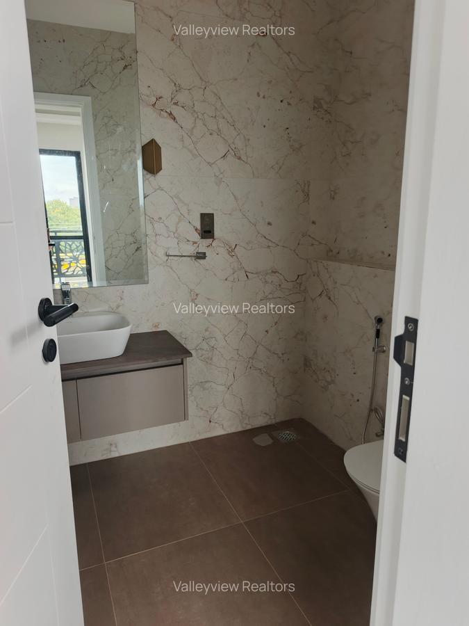 5 Bed Townhouse with En Suite at Lavington - 12