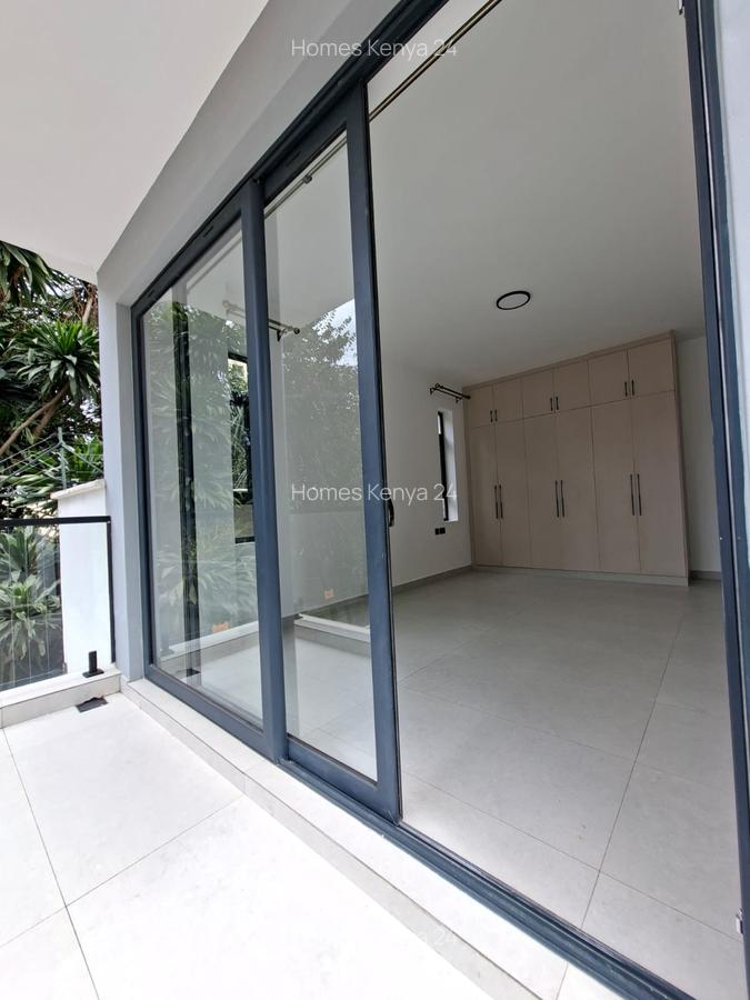 3 Bed Apartment in Brookside - 11