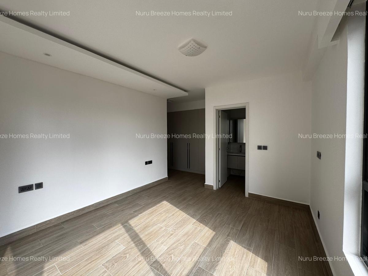 3 Bed Apartment with En Suite in Riverside - 10