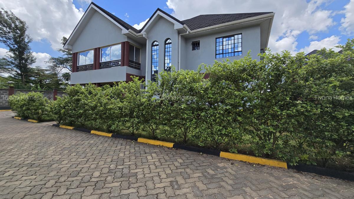 5 Bed House with En Suite in Garden Estate - 18