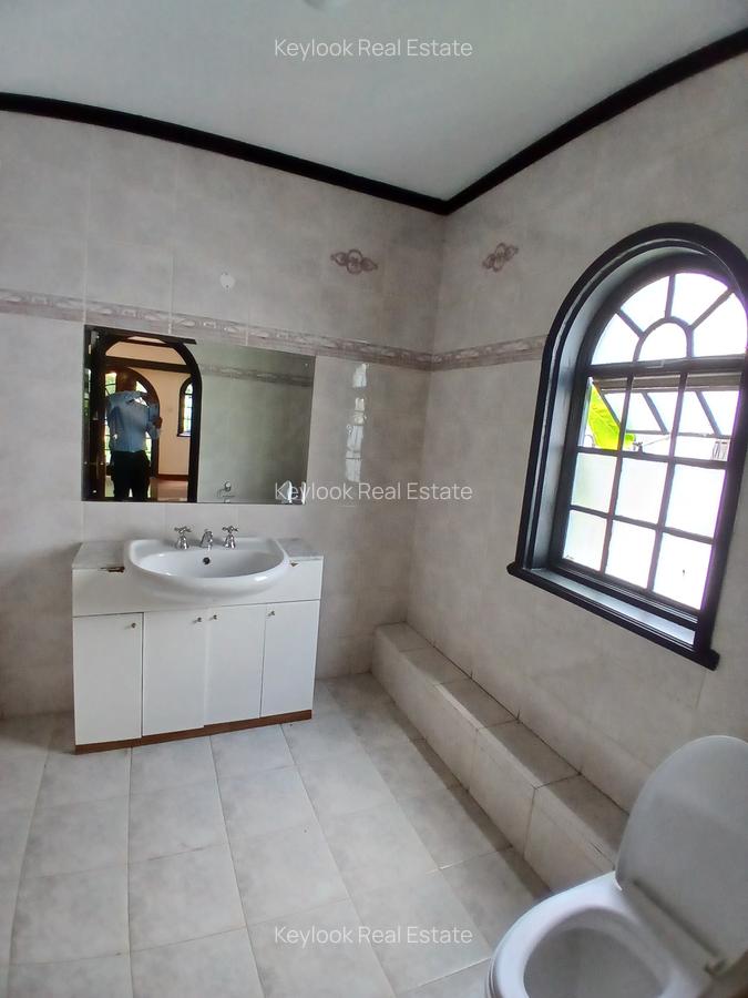 4 Bed Townhouse with En Suite at Riverside Drive - 13