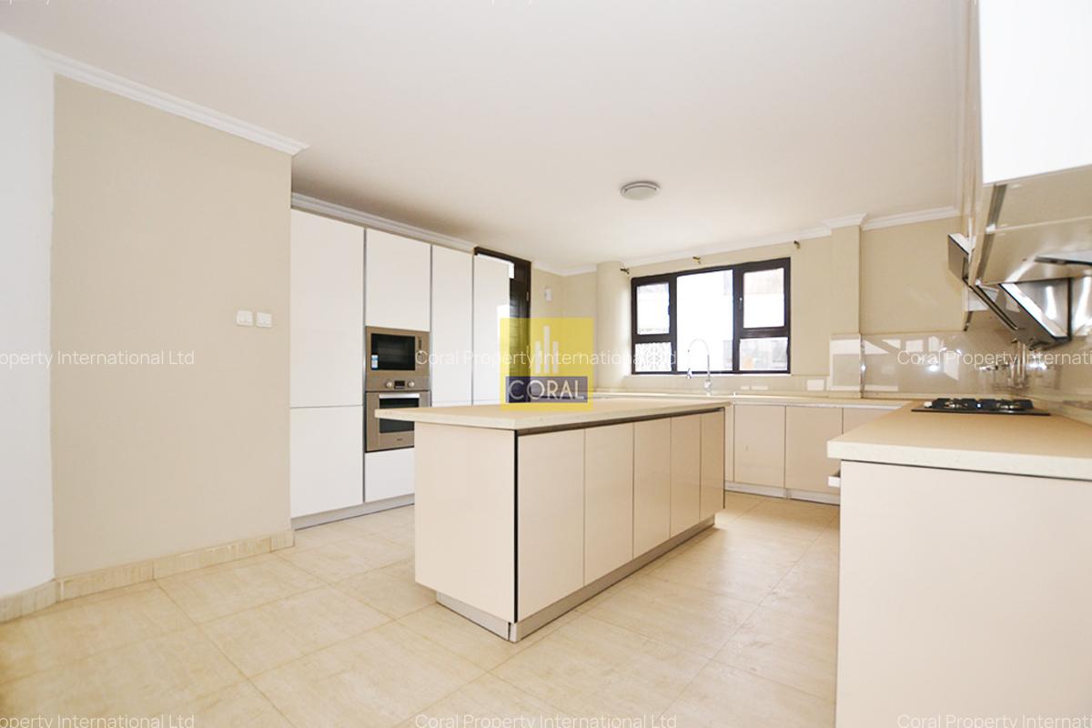 5 Bed House in Riverside - 11