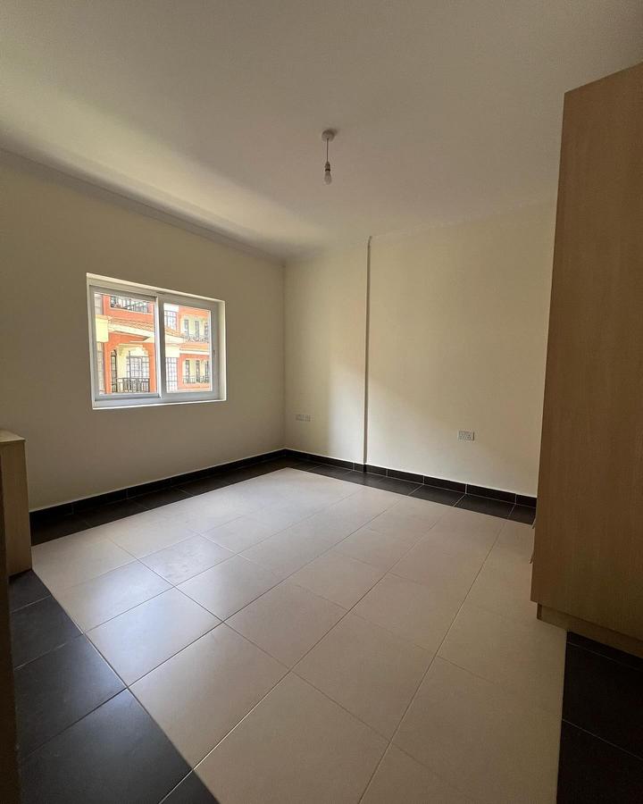 2 Bed Apartment with En Suite at Hatheru Road - 5