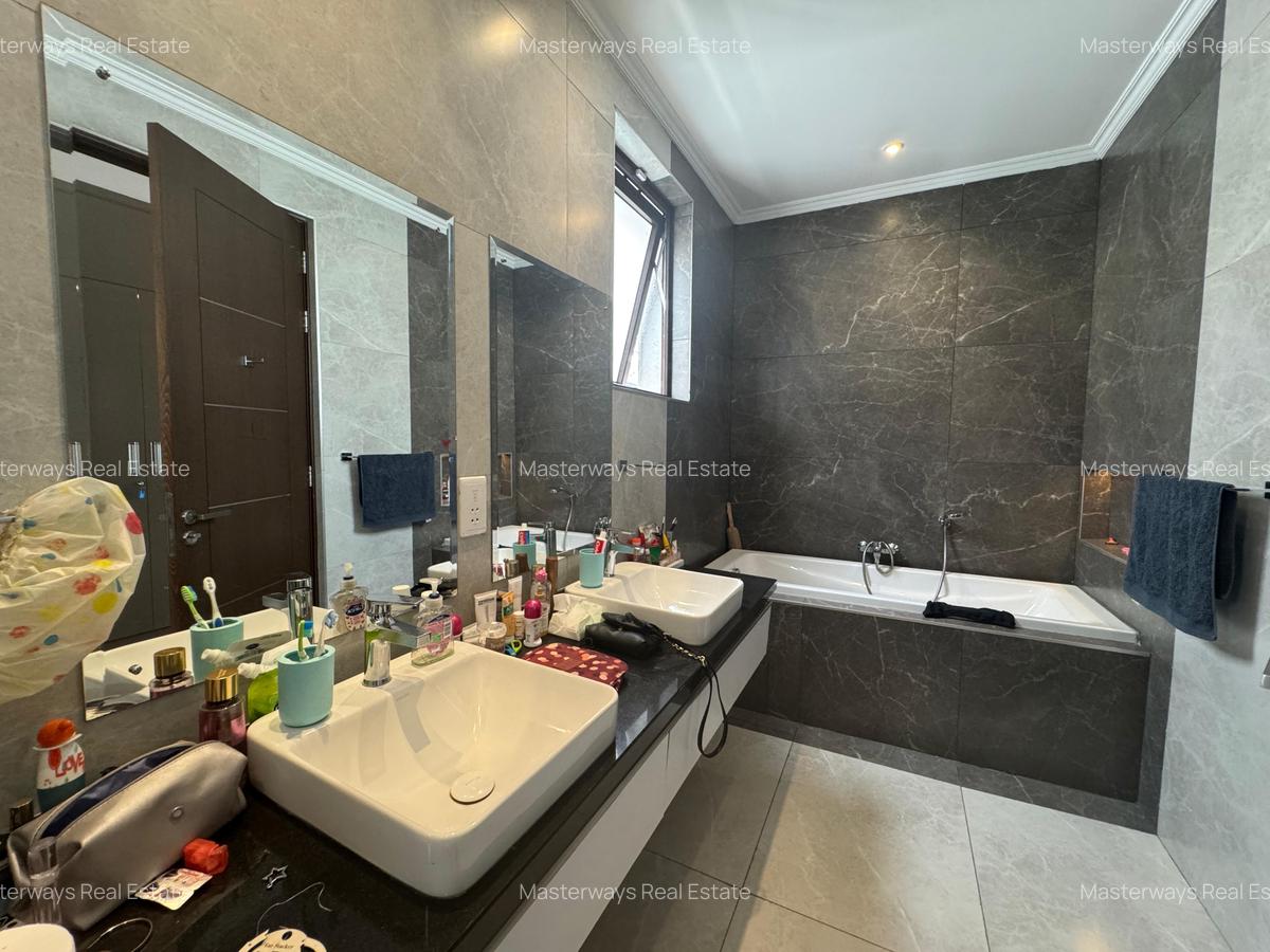 4 Bed Townhouse with En Suite in Westlands Area - 13