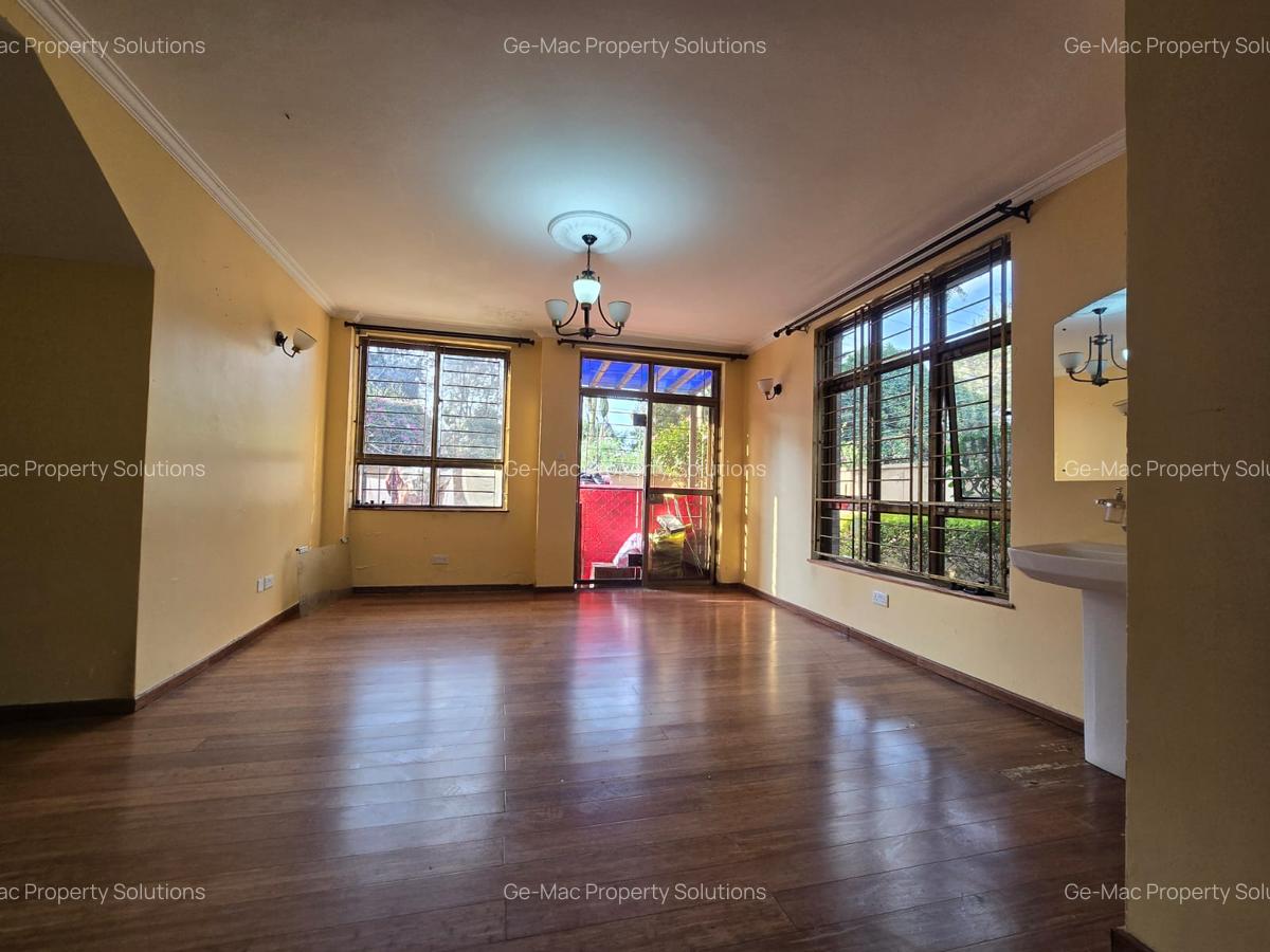 5 Bed House with En Suite in Lavington - 7