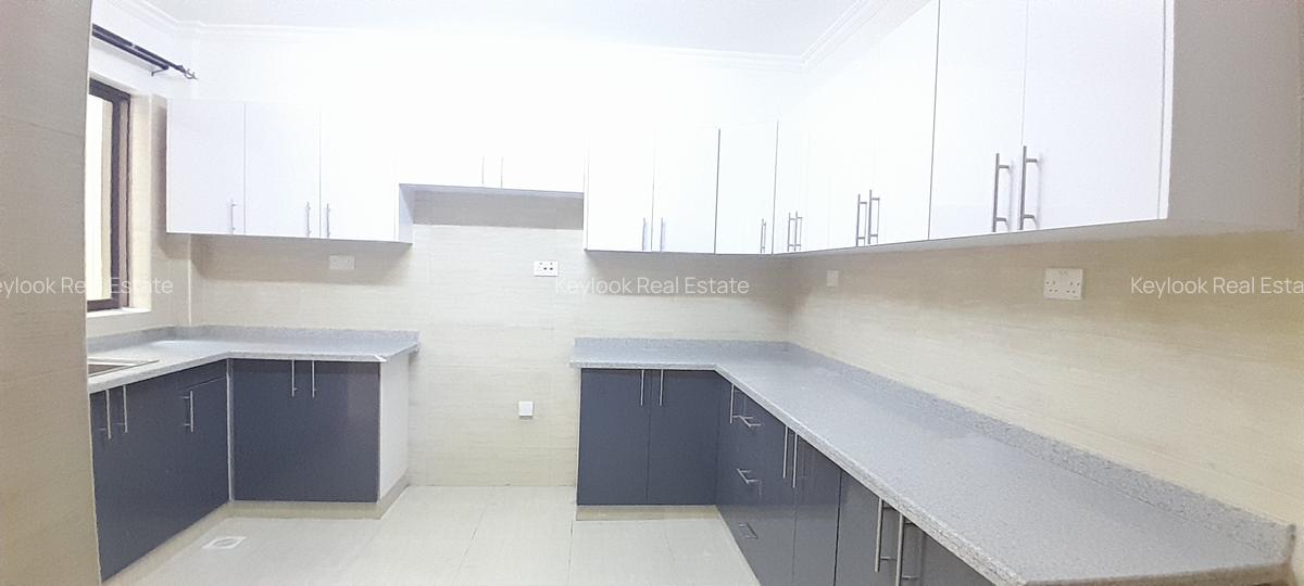 3 Bed Apartment with En Suite at Lavington - 12
