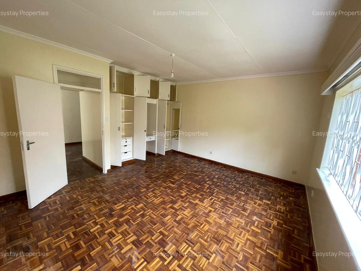 5 Bed Townhouse with En Suite in Kyuna - 12