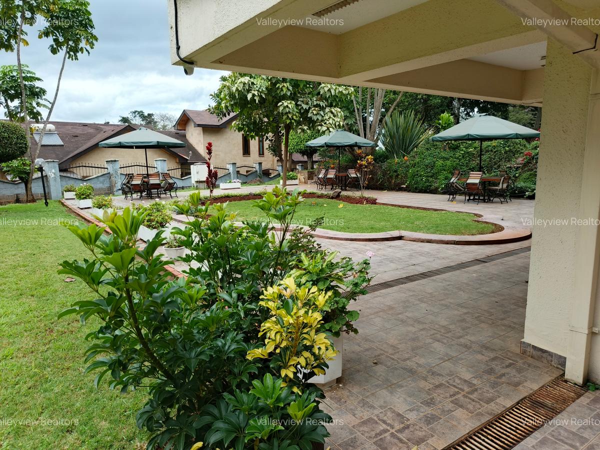2,120 ft² Office with Service Charge Included at Lavington - 4