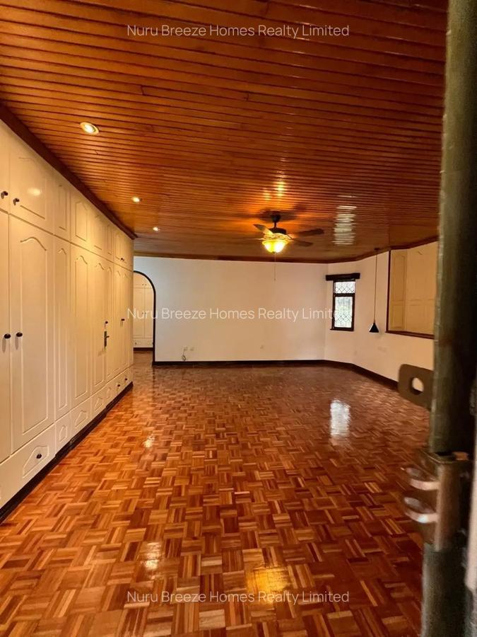 5 Bed House with En Suite in Runda - 12