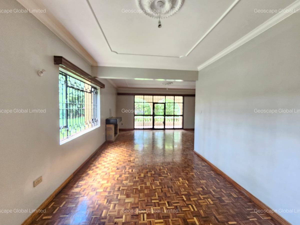 5 Bed House with En Suite in Nyari - 3