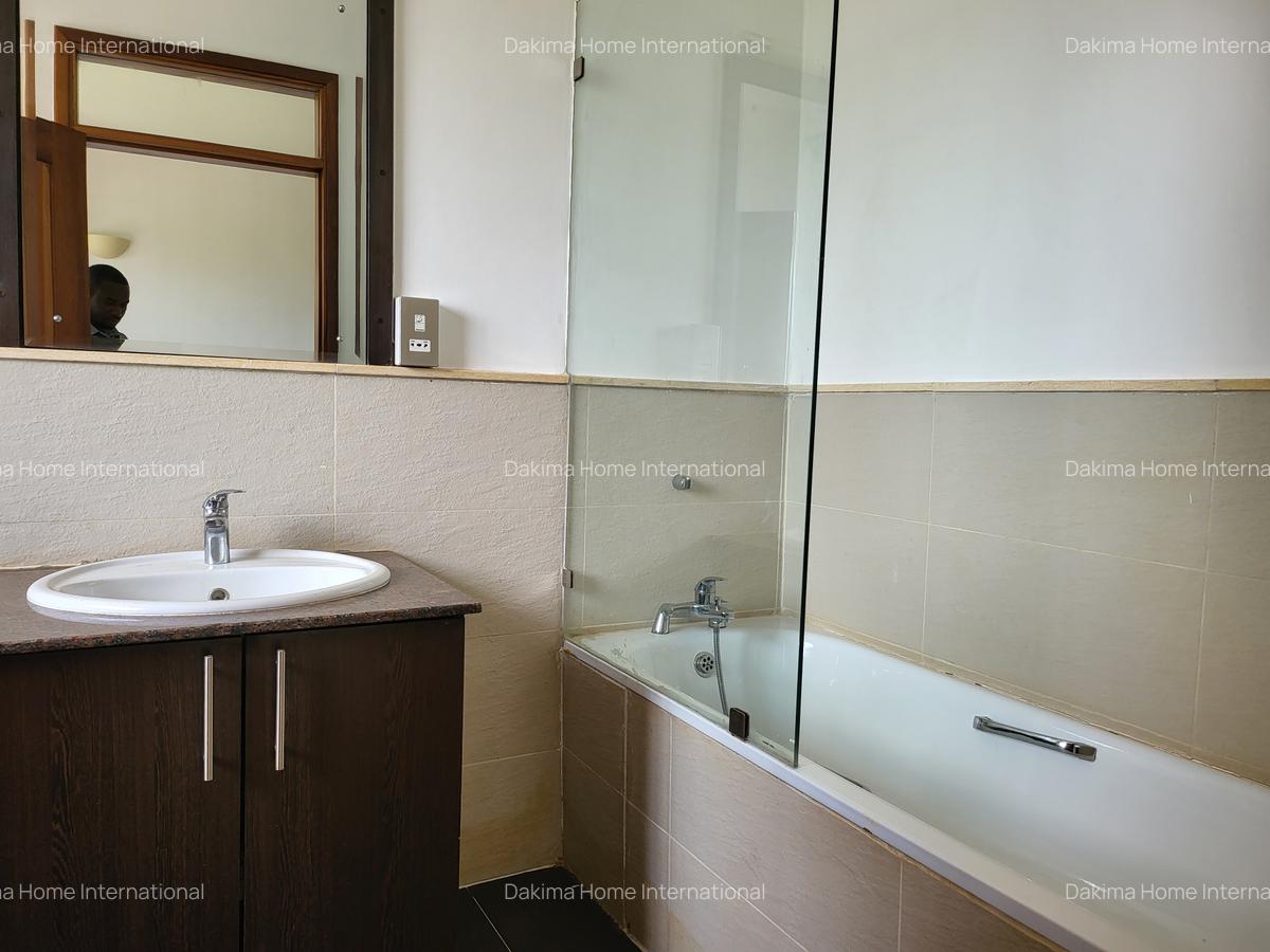 4 Bed House with En Suite in Runda - 13