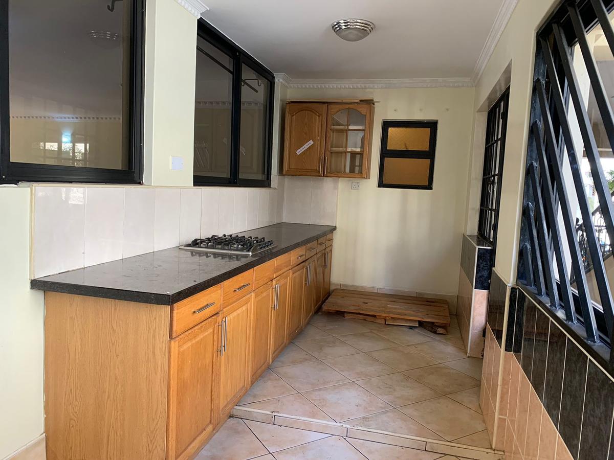 3 Bed Apartment with En Suite in Lavington - 7