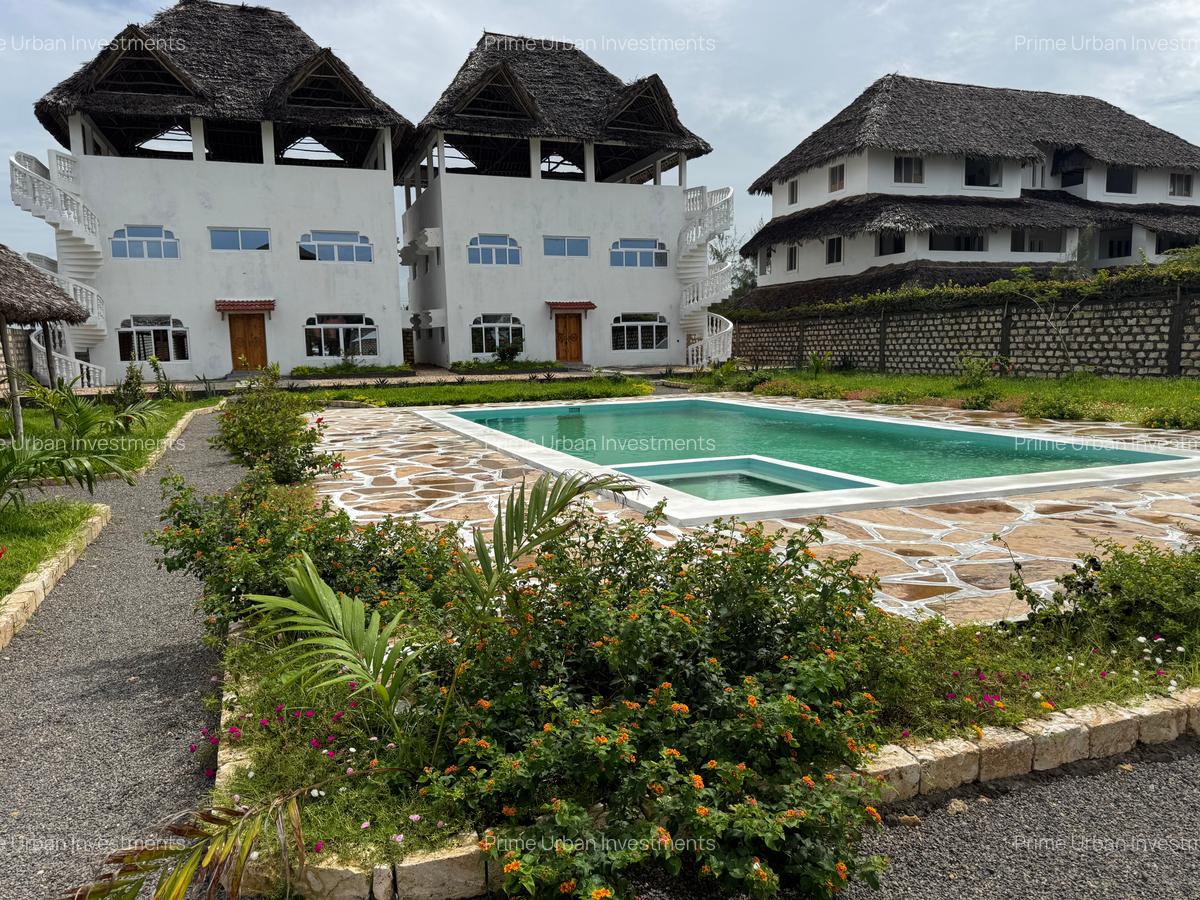 6 Bed Townhouse with En Suite in Watamu - 1