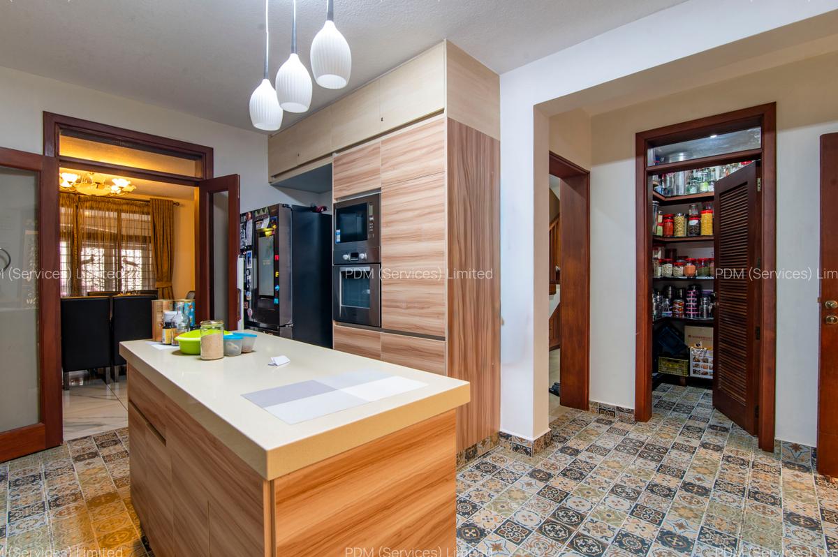 5 Bed Townhouse with En Suite in Lavington - 5