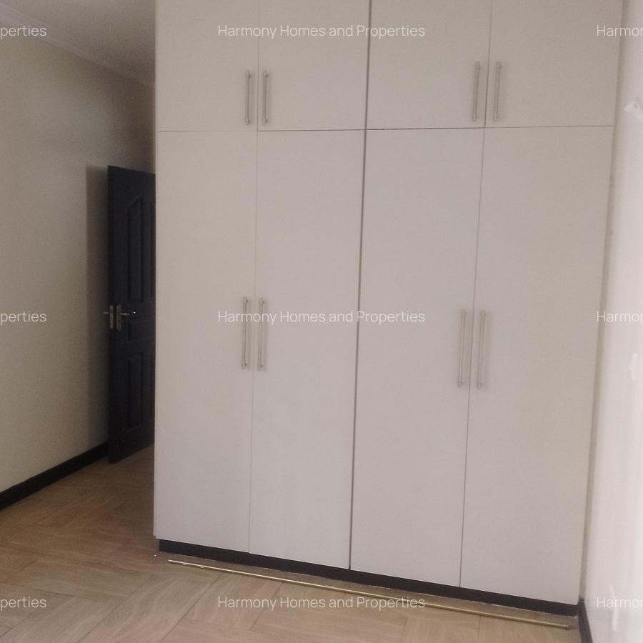 Serviced 2 Bed Apartment with En Suite at Riverside - 10