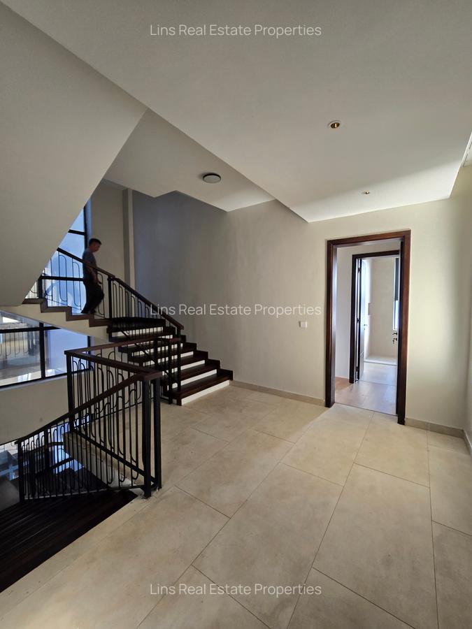 5 Bed Townhouse with En Suite in Lavington - 16
