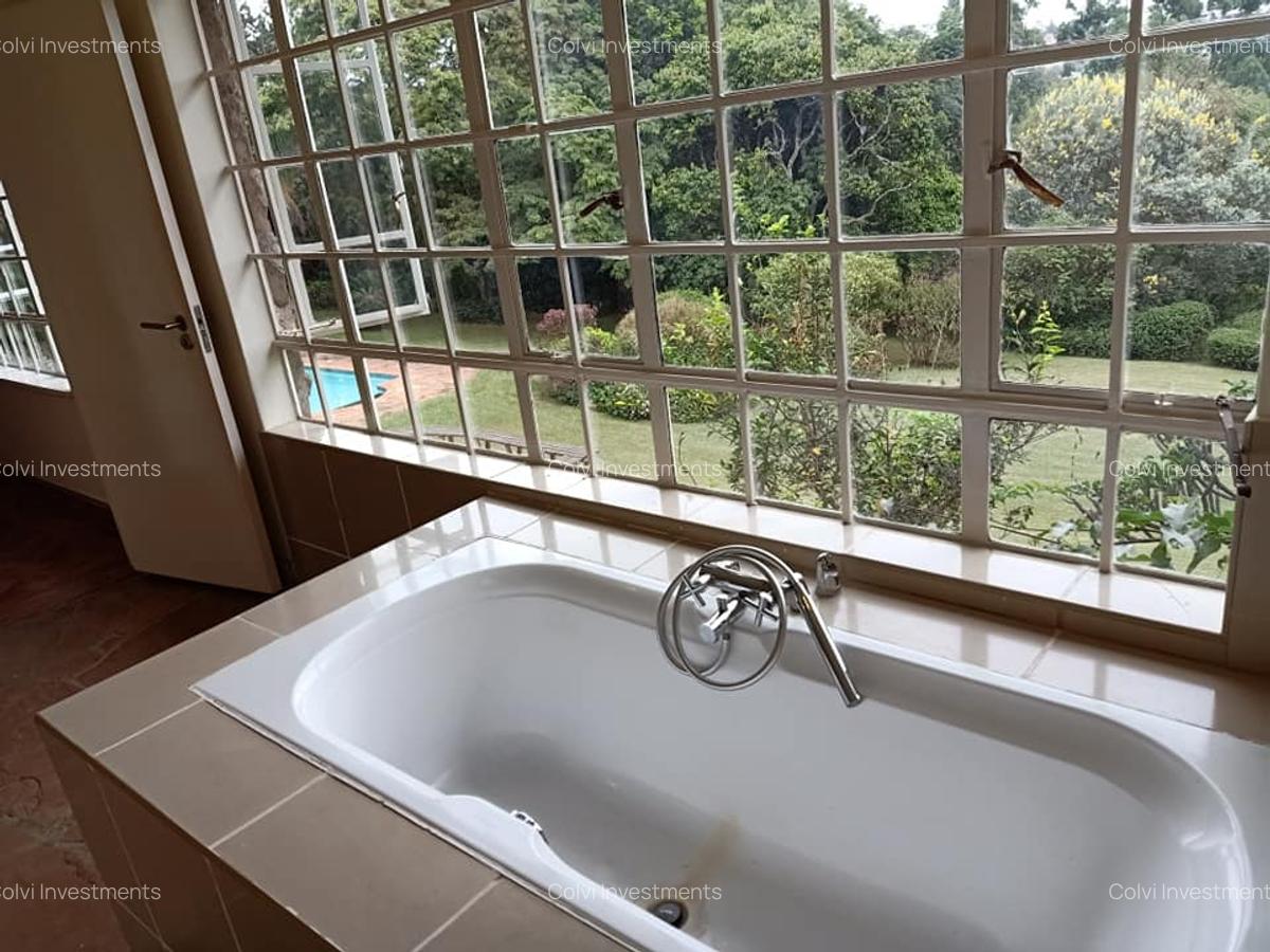 5 Bed House with Swimming Pool in Ridgeways - 15