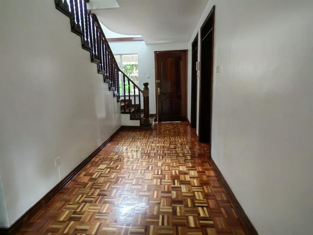 4 Bed Townhouse with Swimming Pool in Riverside - 9